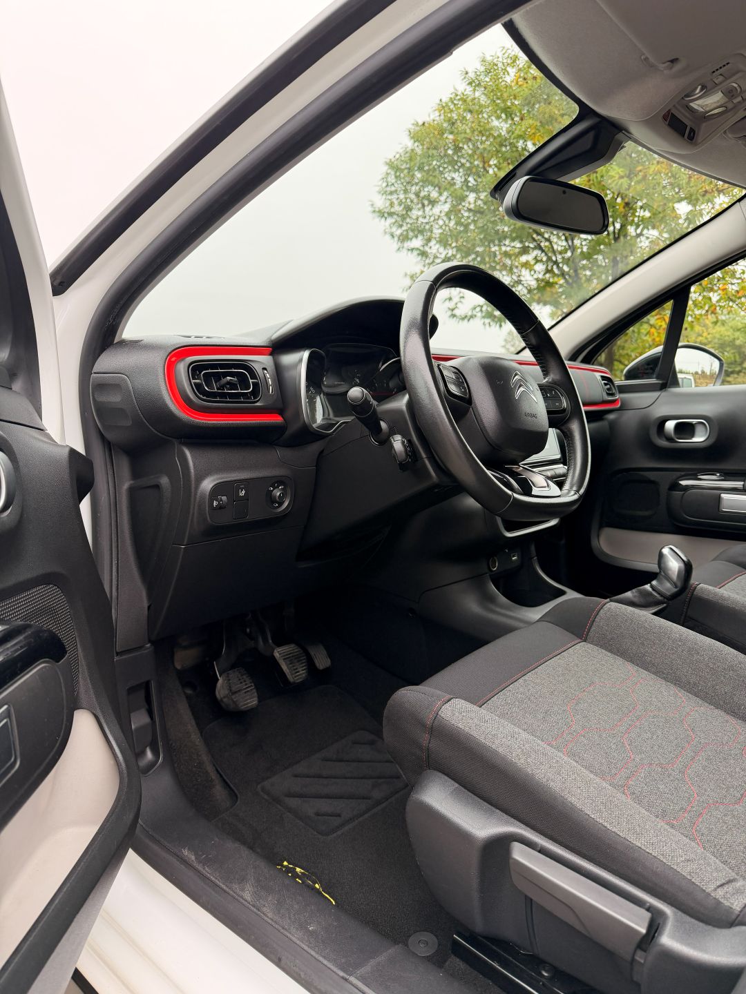 Citroen C3 PureTech Glänzend – Bild 12